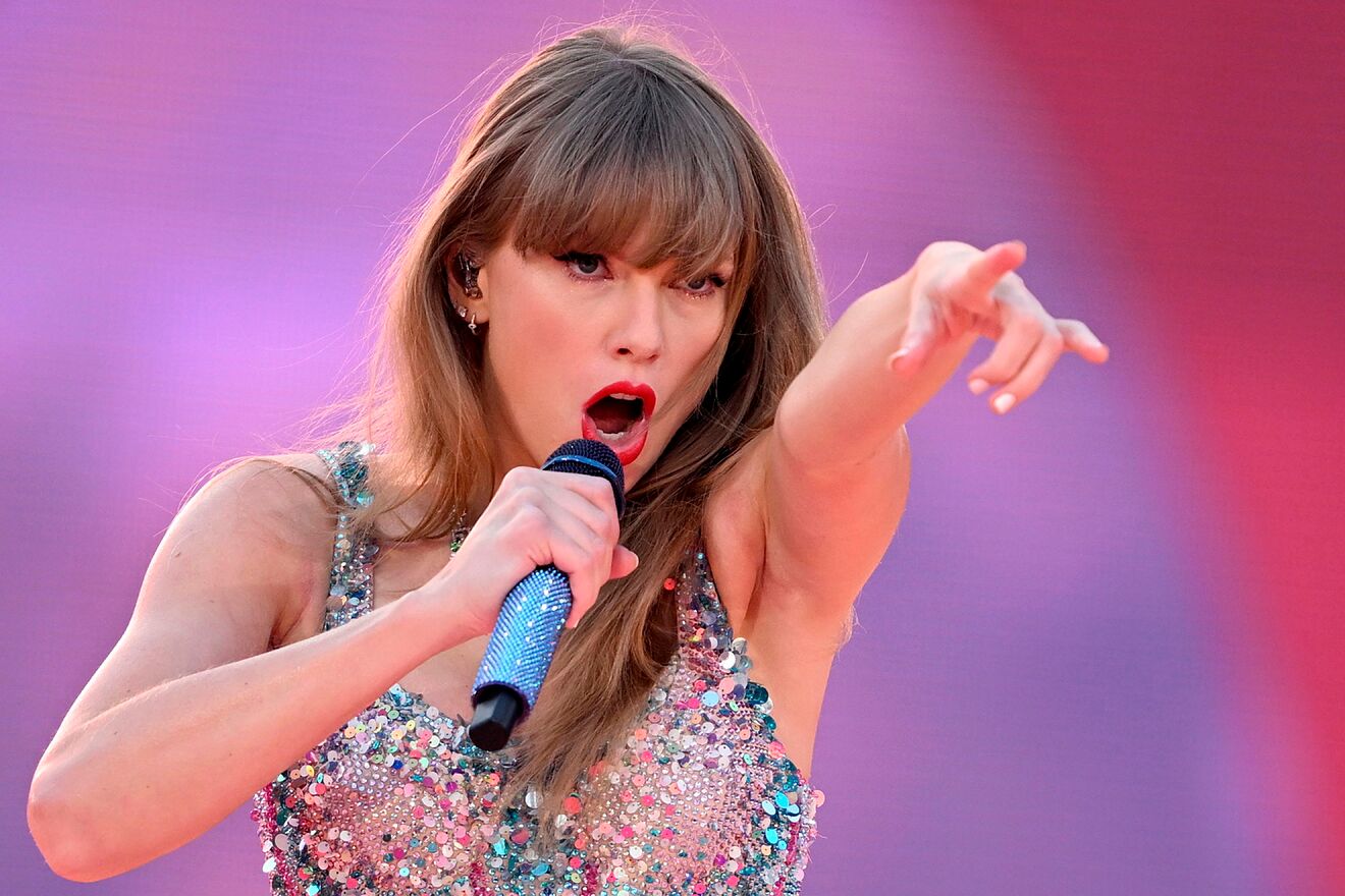 Taylor Swift endured an emotional moment with her backup singer after...