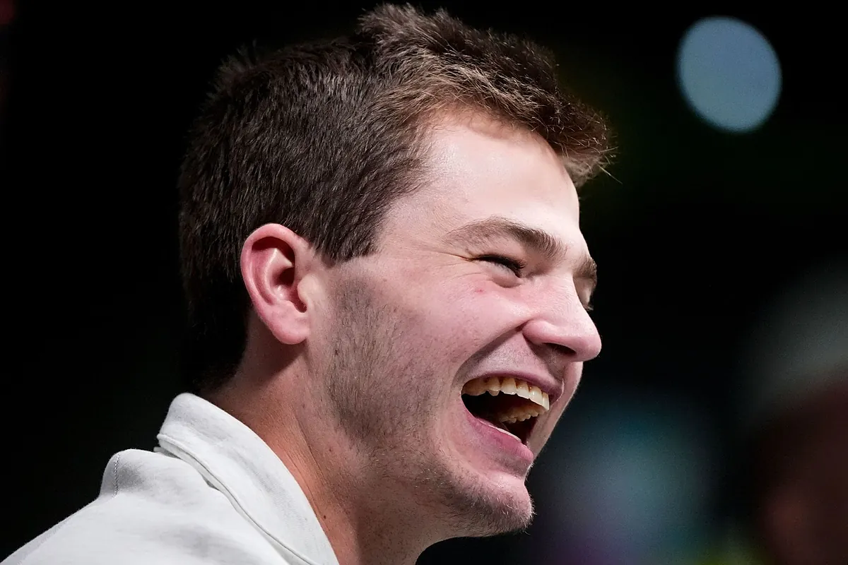 Drake Maye gets a special gift from Mexico and sends a message to his fans