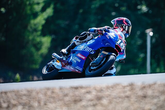 Joe Roberts, en Brno.