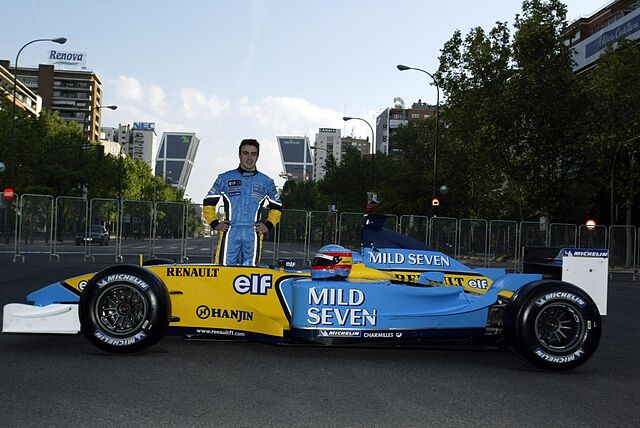 Fernando Alonso con el m�tico R26