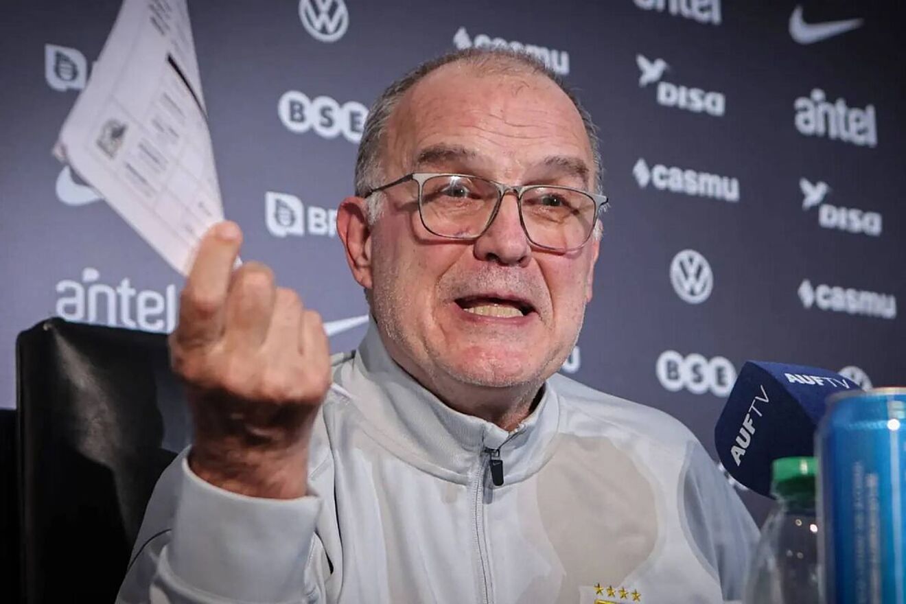 Bielsa feels 'embarrassed' after thrashing by United States but does not resign