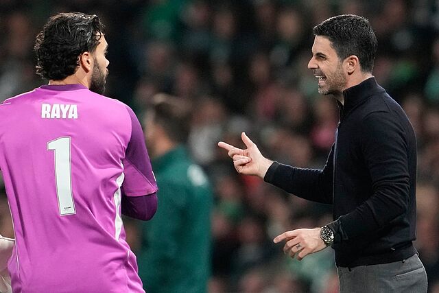 Arteta tapa bocas en el Arsenal con David Raya como "el mejor portero del mundo"