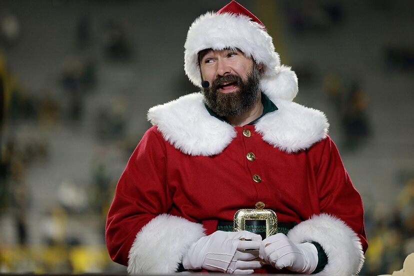 Jason Kelce puts Green Bay Packers fans in a bind by giving them cheese  they didn't know if they would eat it | Marca