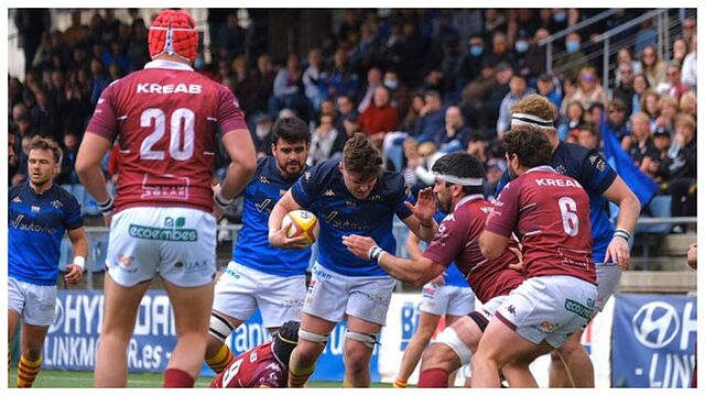 Una imagen del intenso partido entre la Santboiana y Alcobendas.