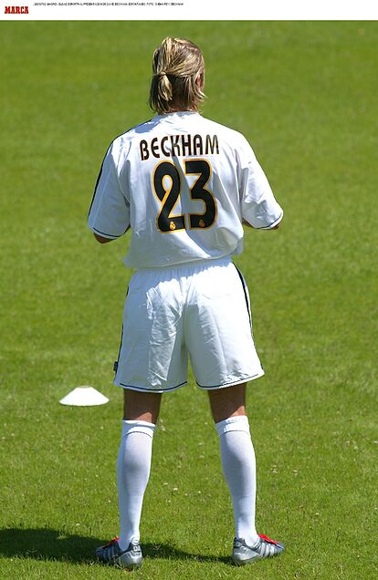 Maillot Vintage Real Madrid 2003-2005 Dos Numéro 2 – Taille Enfant NEUF