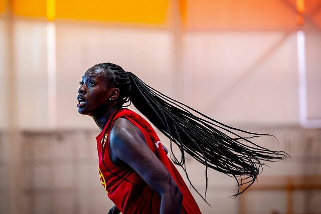 Awa Fam, durante un entrenamiento de la selecci�n espa�ola.