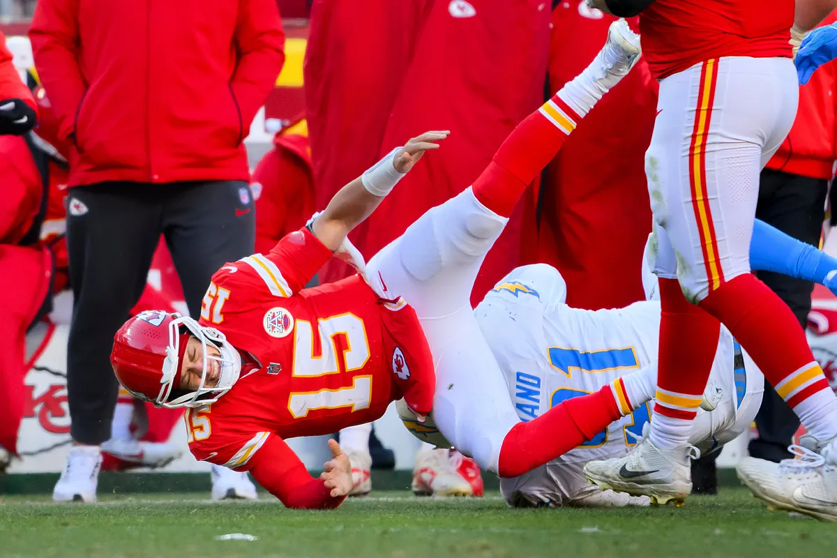 Tavia, the wife of the Chiefs' owner, sends an emotional message following Kansas' elimination and Mahomes' injury