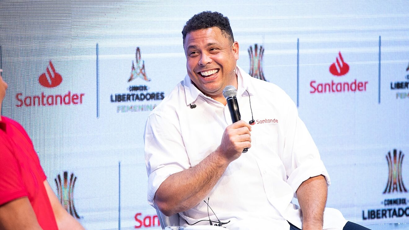 Ronaldo Nazario, durante la rueda de prensa del Santander en Brasil.