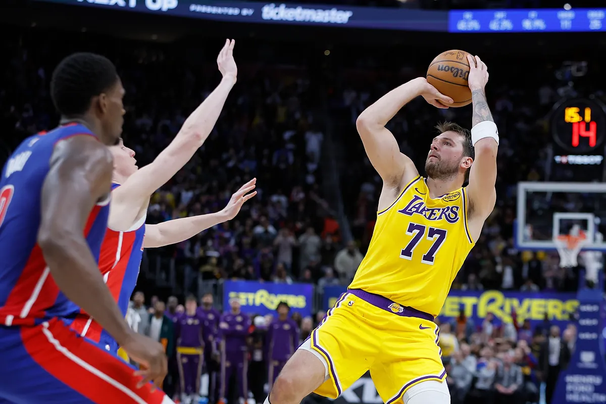 What led to the end of the Lakers' 9-game winning streak in Detroit