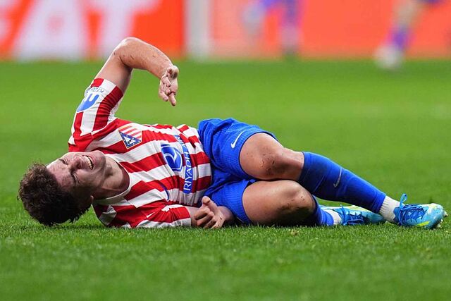 Juli�n �lvarez del Atl�tico de Madrid durante el partido de semifinal de la Liga de Campeones contra Arsena. (AP Foto/Manu Fern�ndez)