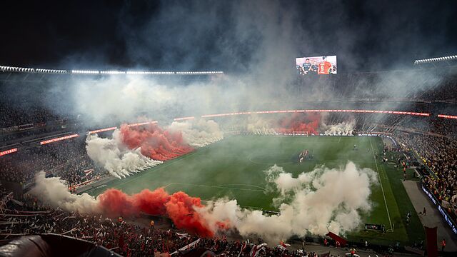 Recibimiento a River Plate en el M�s Monumental.