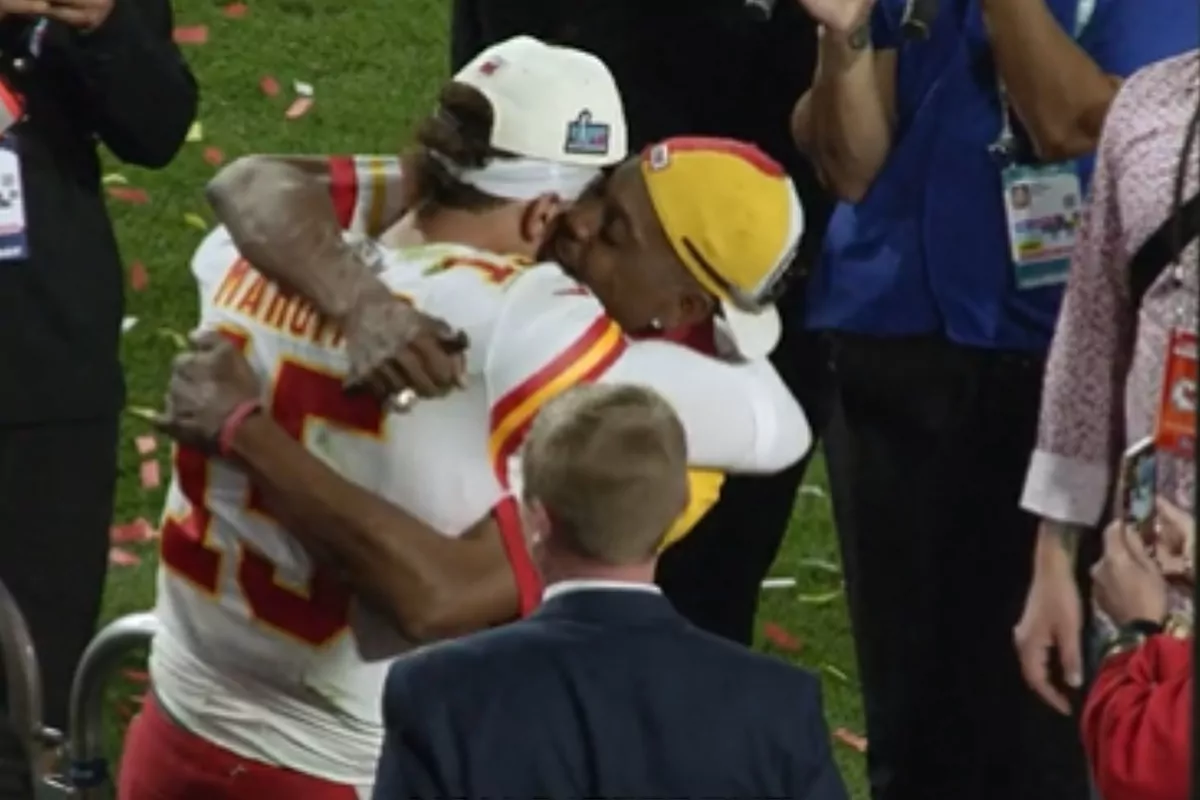 Patrick Mahomes Sr. smoking 'Philly blunt' during first words to Chiefs QB 