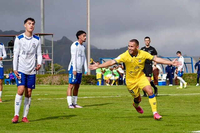El Tenerife B - Las Palmas B acab� con pol�mica.