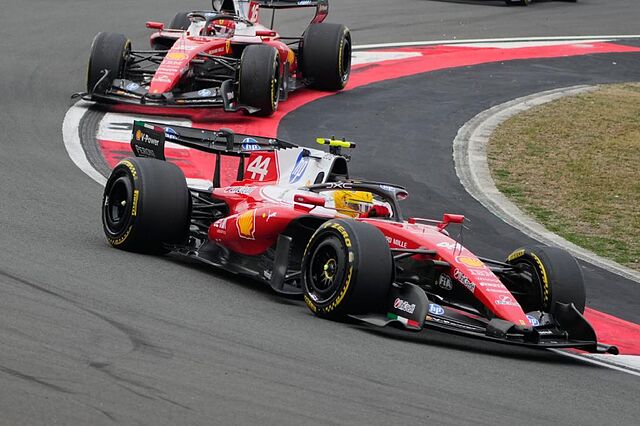 Hamilton, por delante de Leclerc, en el GP de China 2026.