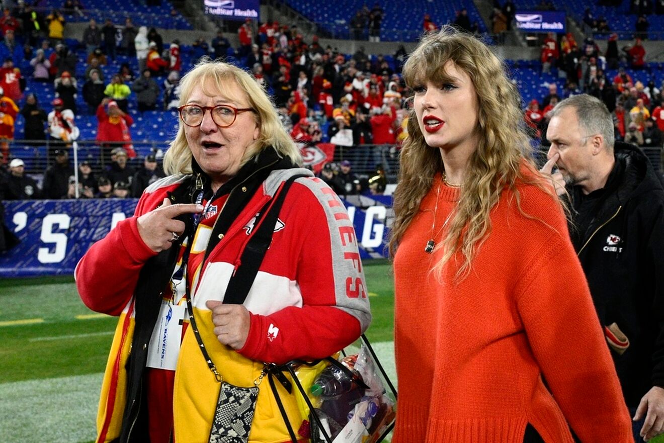 Taylor Swift walks with Donna Kelce