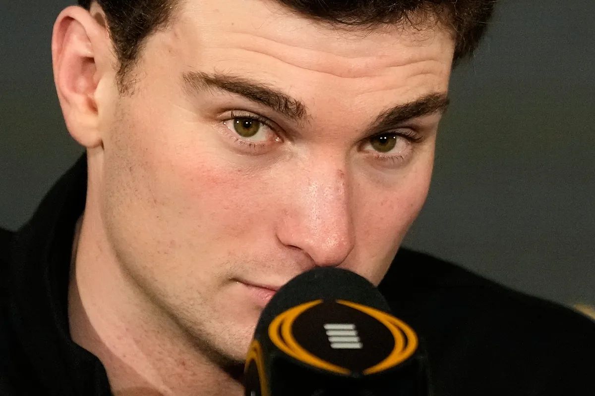 Raiders fans unite against trade rumors: "Fernando Mendoza is the future, not Kyler Murray"