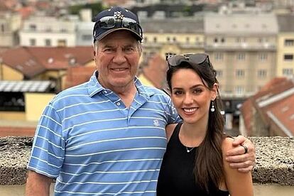 Bill Belichick's girlfriend pays homage by dressing up as him for Halloween | Marca