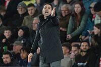 Mikel Arteta, dando instrucciones durante el partido contra el Southampton