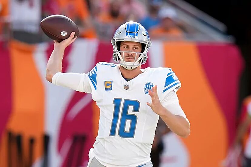 detroit lions helmet monday night football Riddell NFL 2023 On Field Alternate Mini Speed : Sports & Outdoors Curve aggressive polycarbonate SpeedFlex shell with Riddell 4pt chinstrap Detroit Lions feature on Monday
