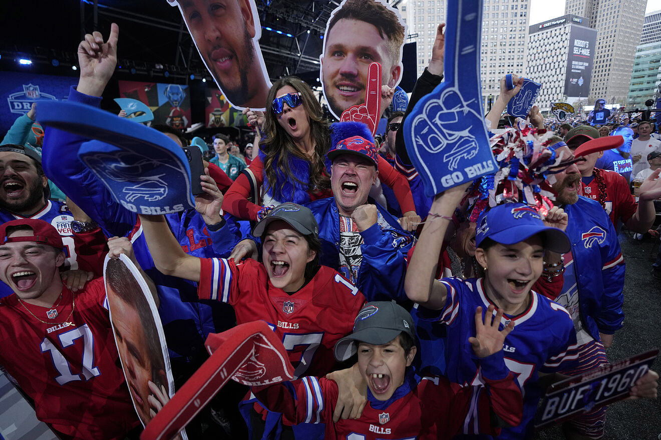 Buffalo Bills fan wins costume contest and secures a massive prize | Marca