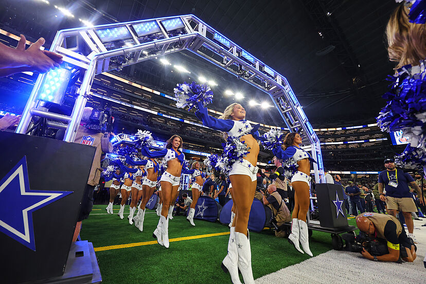 Dallas Cowboys Cheerleaders Director Kelli Finglass announces delicate  health issue | Marca