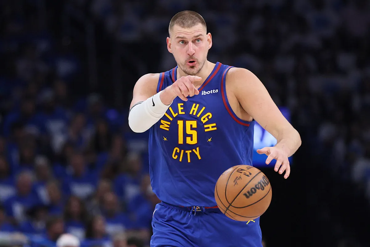 Nikola Jokic shows up to Nuggets practice in dirty pants and fans can't ...