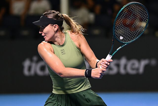 Badosa pega de rev�s.