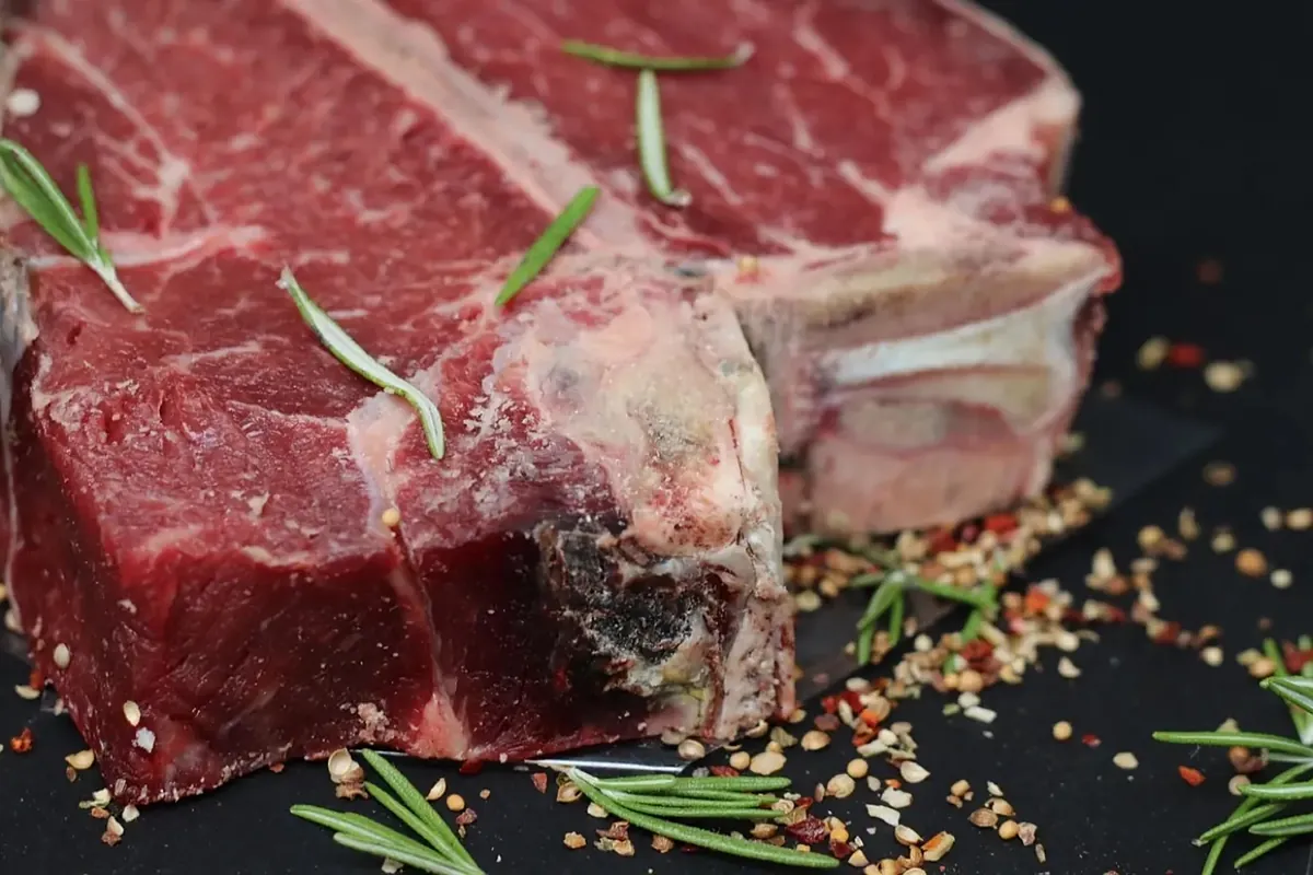 What can happen to my body if I eat red meat every day, according to nutrition experts