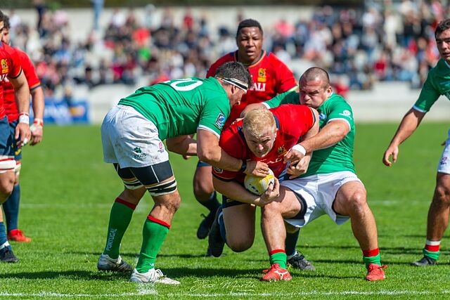 Joel Merkler, en acci�n ante Portugal en partido del REC 2022