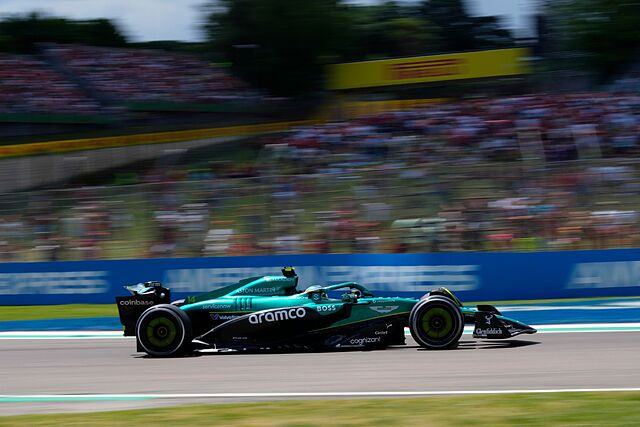 Fernando Alonso durante la sesi�n de clasificaci�n en Imola.