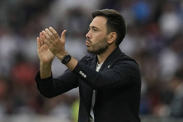 Davide Ancelotti anima a sus jugadores en el partido ante Liga de Quito de la Copa Libertadores.