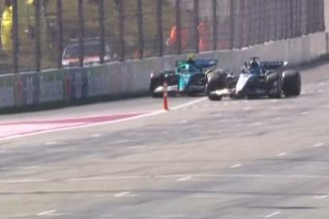 Russell, echando a Alonso contra el muro en los Libres 3.