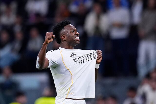 Vinicius celebrando uno de los goles en el derbi ante el Atleti.