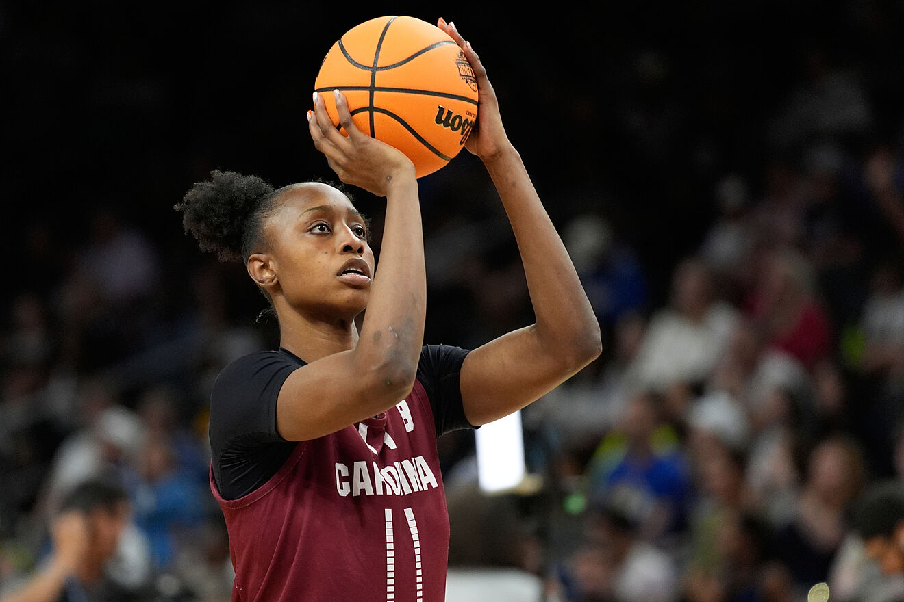 South Carolina forward Joyce Edwards(8) shoots during a practice at...