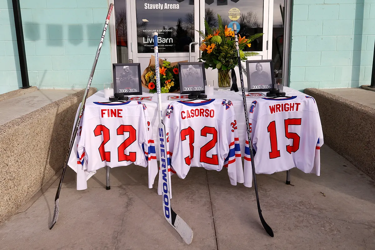 3 teenage hockey players killed in tragic car crash in Canada, truck driver survives
