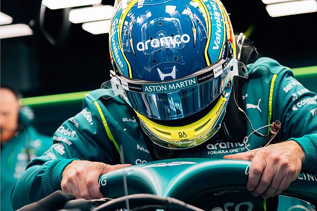 Alonso, subiendo al AMR26 en el GP de Jap�n.