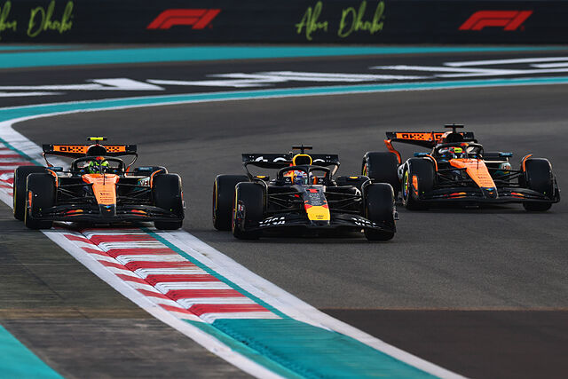 Verstappen, por delante de Norris y Piastri, en Yas Marina.