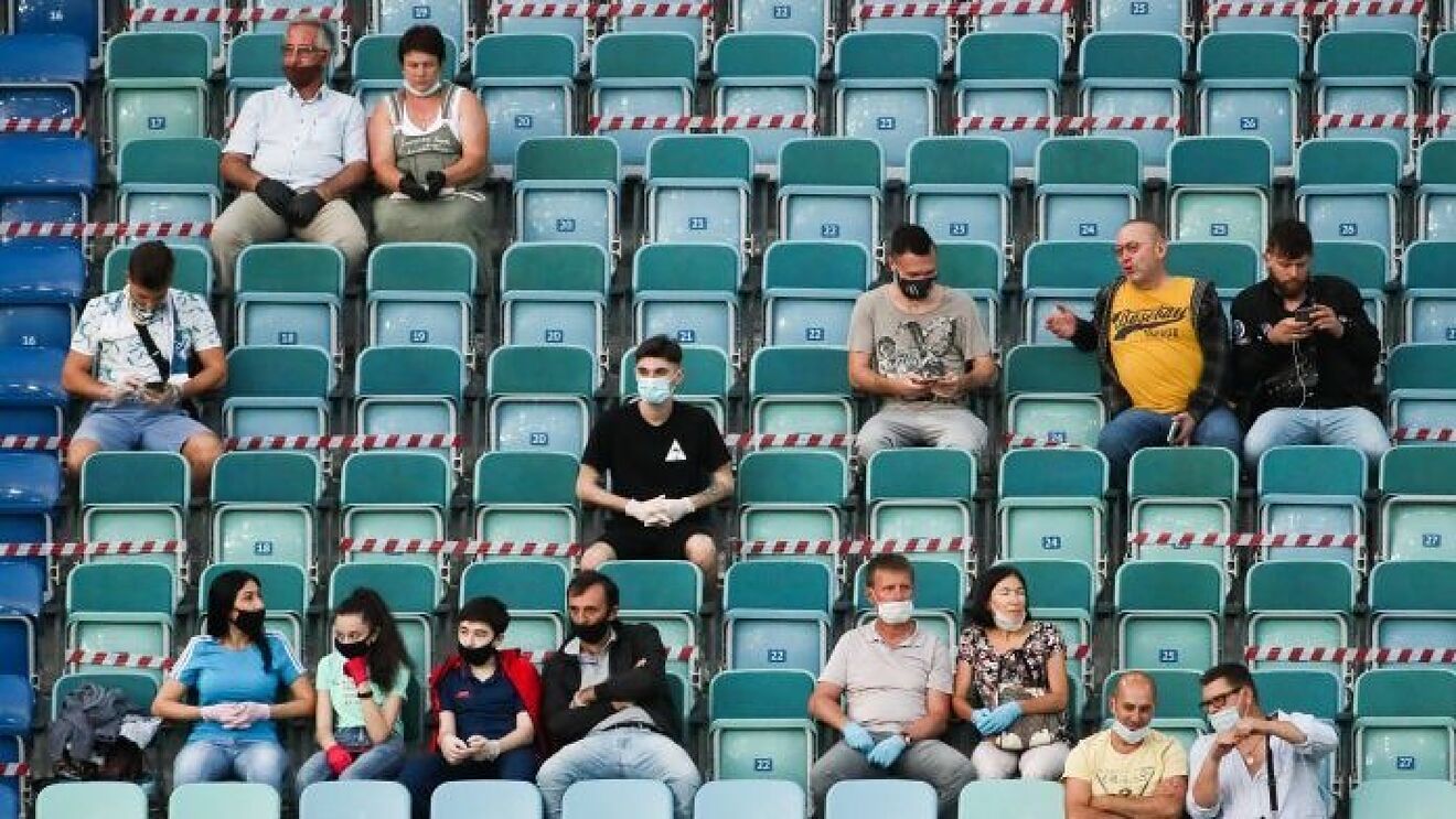 Partido en Rusia con distanciamiento.