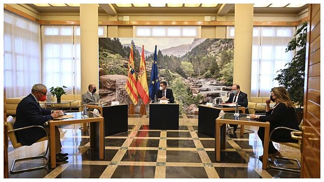 Alejandro Blanco, Javier Lamb�n, Pedro S�nchez y Miquel Iceta, en una reuni�n sobre Pirineos 2030