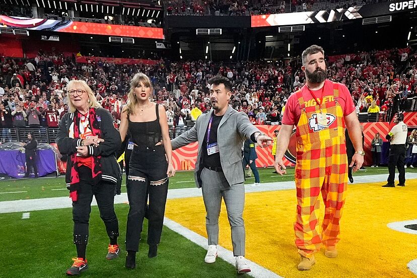 Jason Kelce references Taylor Swift songs in his emotional NFL farewell speech | Marca