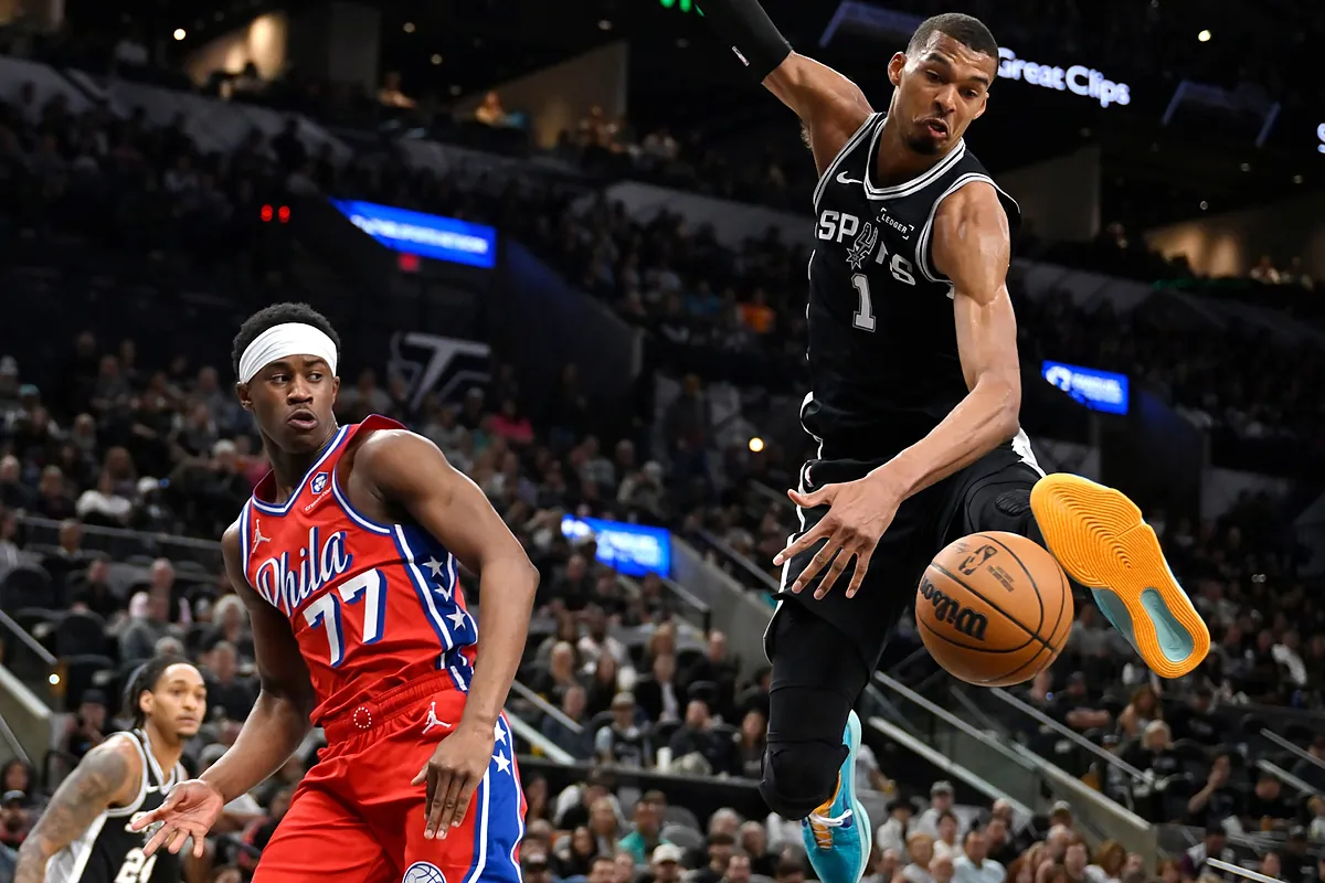 Wemby watch: Spurs on high alert after star center's latest injury scare