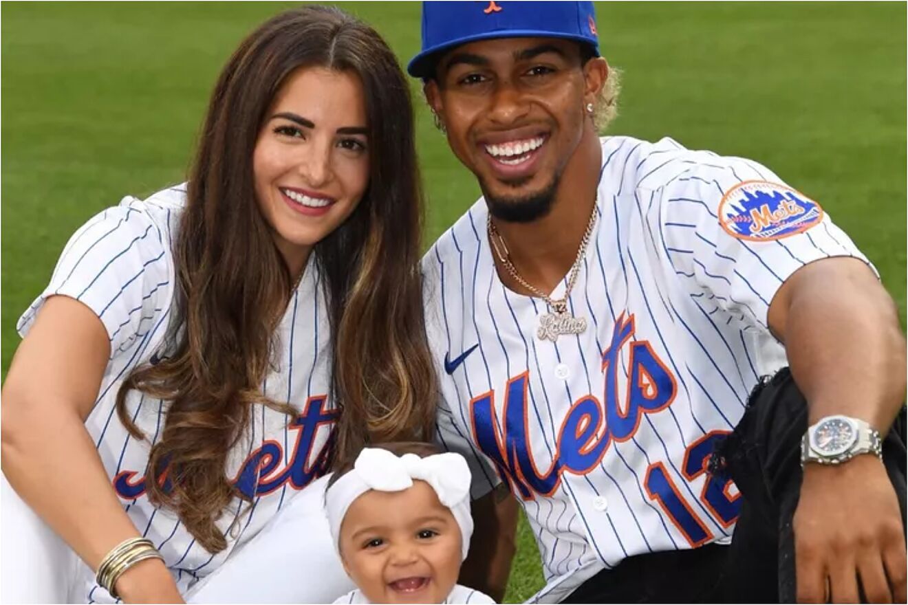 Francisco Lindor and Katia Reguero with their daughter Kalina on the...