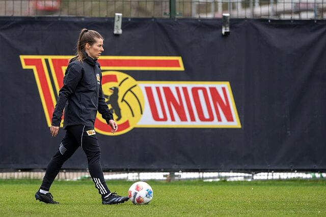 Marie-Louise Eta, en un entrenamiento del Uni�n.
