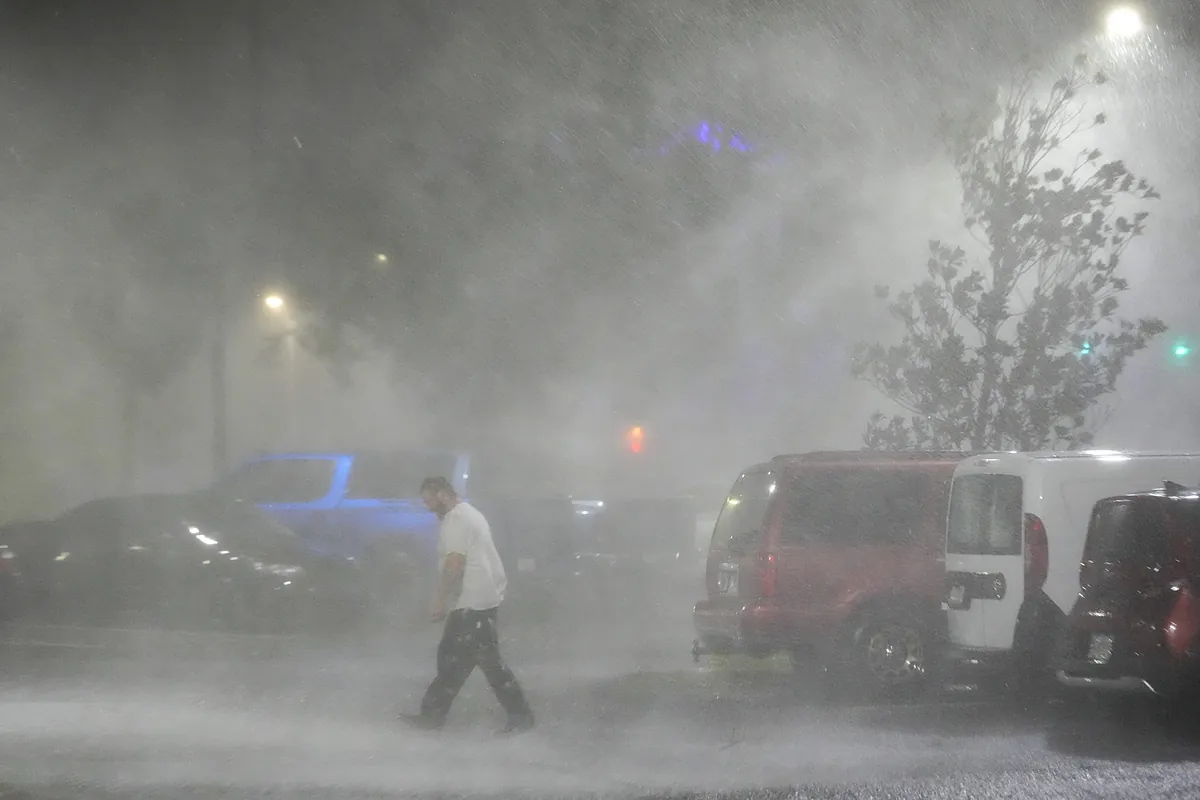 Tampa Live Cam: Watch Hurricane Milton makes landfall across Florida ...