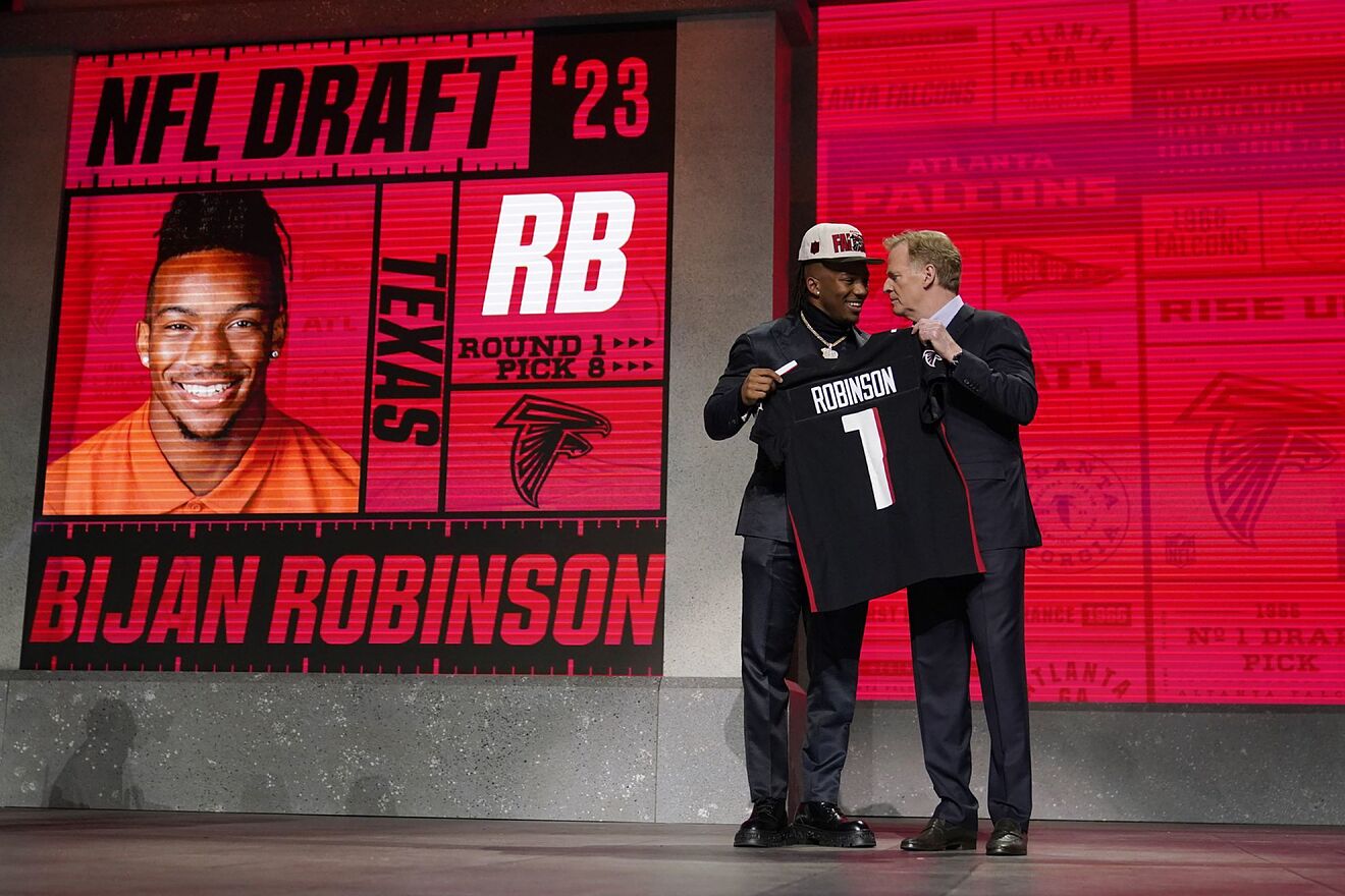 Top Rookies Fantasy Football 2023: Is Bijan Robinson a good option for...