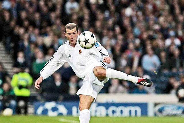 Zidane marc� aquel m�tico gol de 'La Novena' con las Adidas Predator
