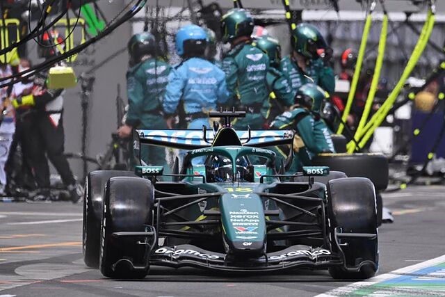 Lance Stroll, sobre el Aston Martin en Melbourne.