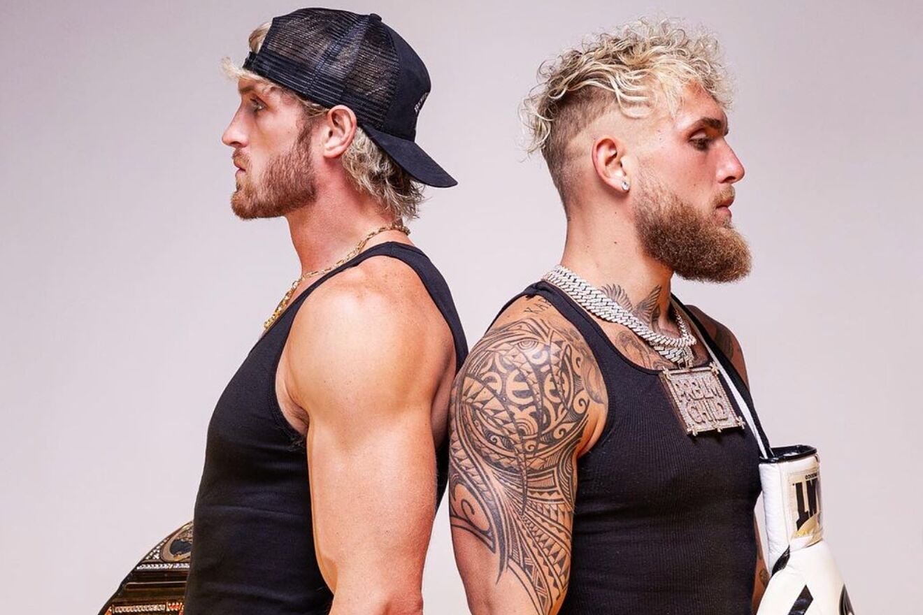 Logan and Jake Paul pose for a picture.