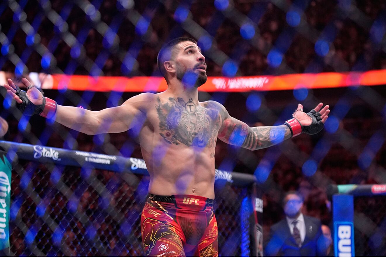 Ilia Topuria celebrates