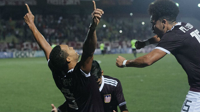 Tommy Tobar celebra el empate de Carabobo.